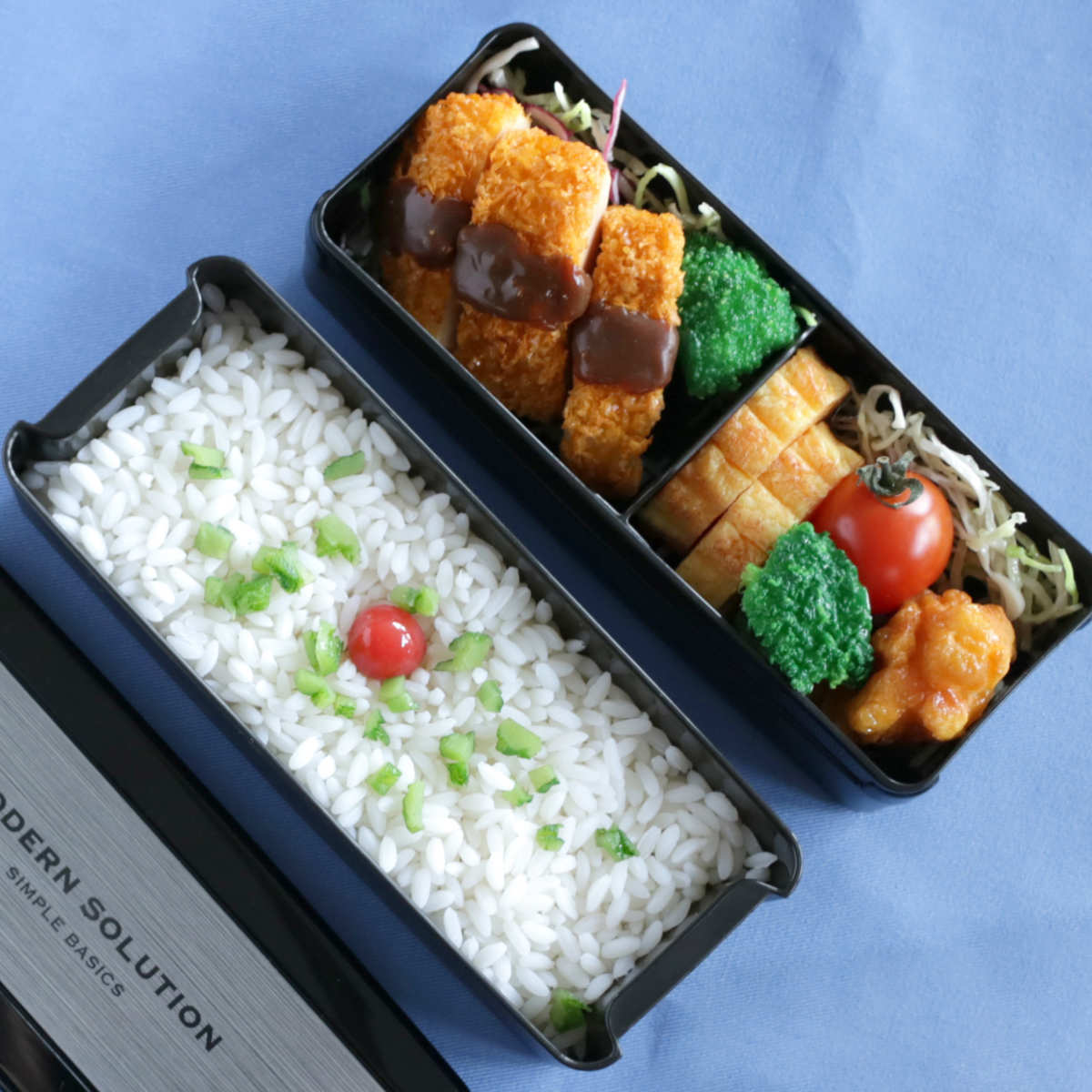 弁当箱 680ml 2段 イージーケアランチボックス ( お弁当箱 パッキン一体式 ランチボックス 食洗機対応 レンジ対応 二段 食洗機OK レンジOK お弁当 弁当 仕切り付き 箸 お箸 箸付き スリム )