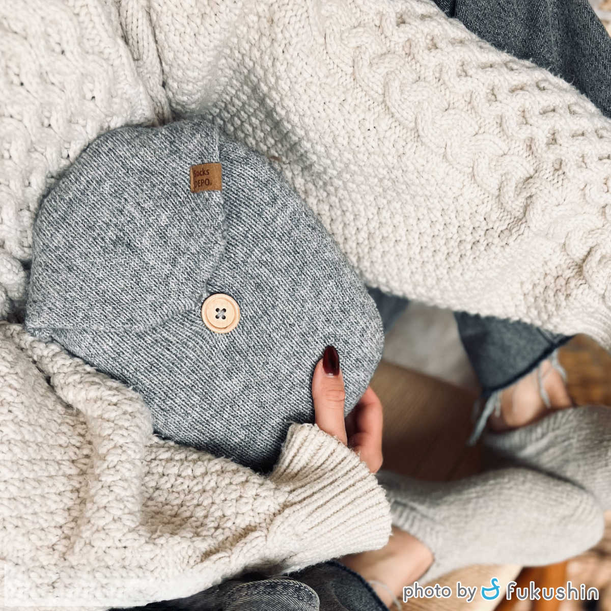 湯たんぽ ソックスデポ カバー付き フクシン コラボ （ ゆたんぽ 800ml 湯タンポ 防寒 エコ 節電 防寒グッズ 冷え性 リバーシブル あんか 注水式 コードレス 携帯 ミニ コンパクト 冷え対策 省エネ かわいい プレゼント ）