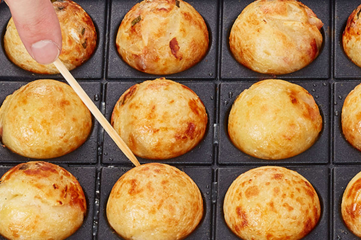 たこ焼器 カセットコンロ付き 炎たこ Iwatani ( たこ焼き器 ガス タコ焼き器 タコ焼きプレート イワタニ ガス火 たこ焼き タコ焼き コンロ 卓上 20穴 プレート フッ素加工 溝付き )