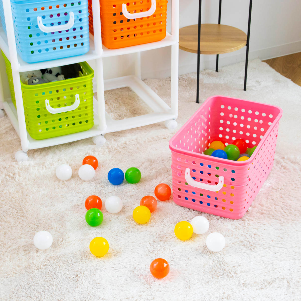 おもちゃ箱 幅66cm スリム バスケットラック 2段 キャスター付き バスケット 4個付き ( かご オモチャ入れ 収納ボックス ラック 衣類 収納 大容量 簡単組立 プラスチック 子供 子ども 引き出し ランドセルラック ランドリーラック ) 【ニュアンス】 ニュアンス