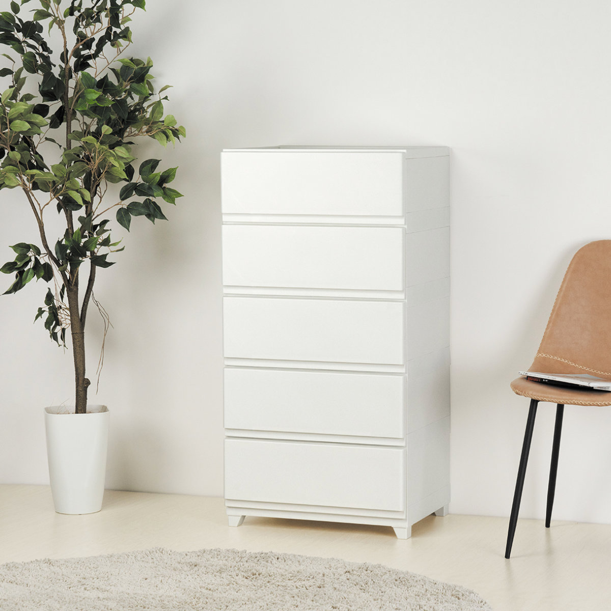 チェスト 壁付き デコニーシーヴォ ワイド 5段 幅54×奥行41.7×高さ106.1cm ( 収納 収納チェスト 脚付き リビング収納 プラスチック ホコリが入りにくい 中が透けない 引き出し タンス 収納ケース 衣類収納 ランドリー収納 日本製 ) 【ホワイト】 ホワイト