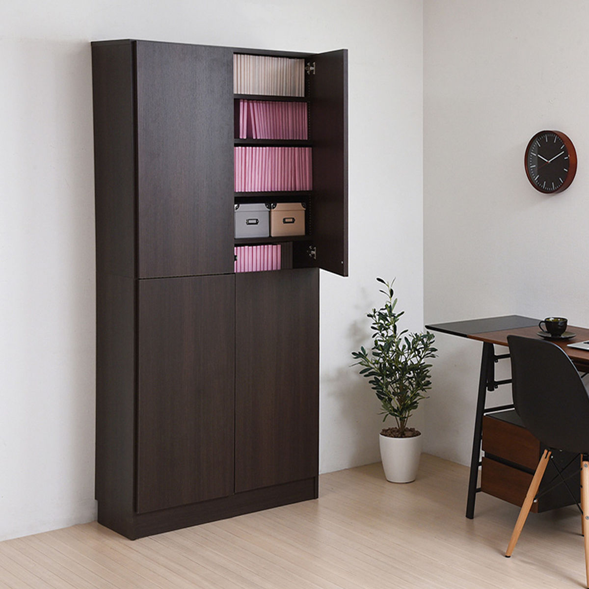 本棚 扉付き 幅81cm 高さ180.5cm 全棚可動 ( ブックシェルフ 1cmピッチ 可動棚 収納 棚 ラック 扉付 シェルフ 深型 家具 コミックラック 大容量 飾り棚 ダークブラウン ホワイト ライトブラウン ) 【ライトブラウン】 ライトブラウン