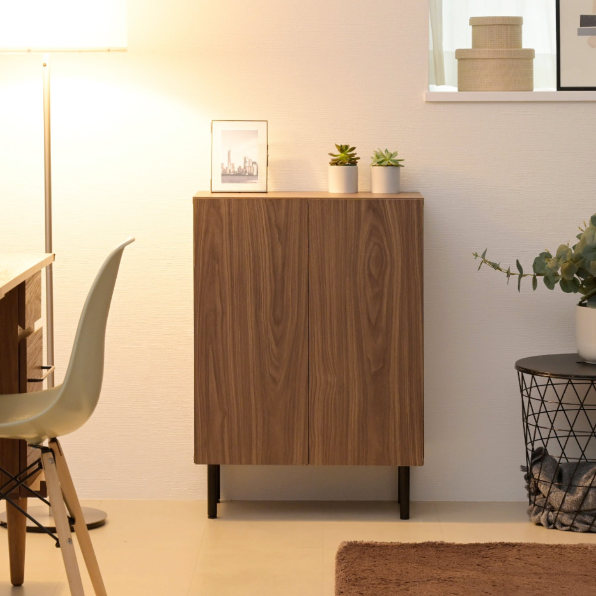 本棚 幅60cm キャビネット 扉付き 背面化粧 ( 棚 ラック 扉収納 可動棚 A4対応 コミック収納 リビング収納 家具 ディスプレイ 飾り棚 お掃除ロボット対応 )