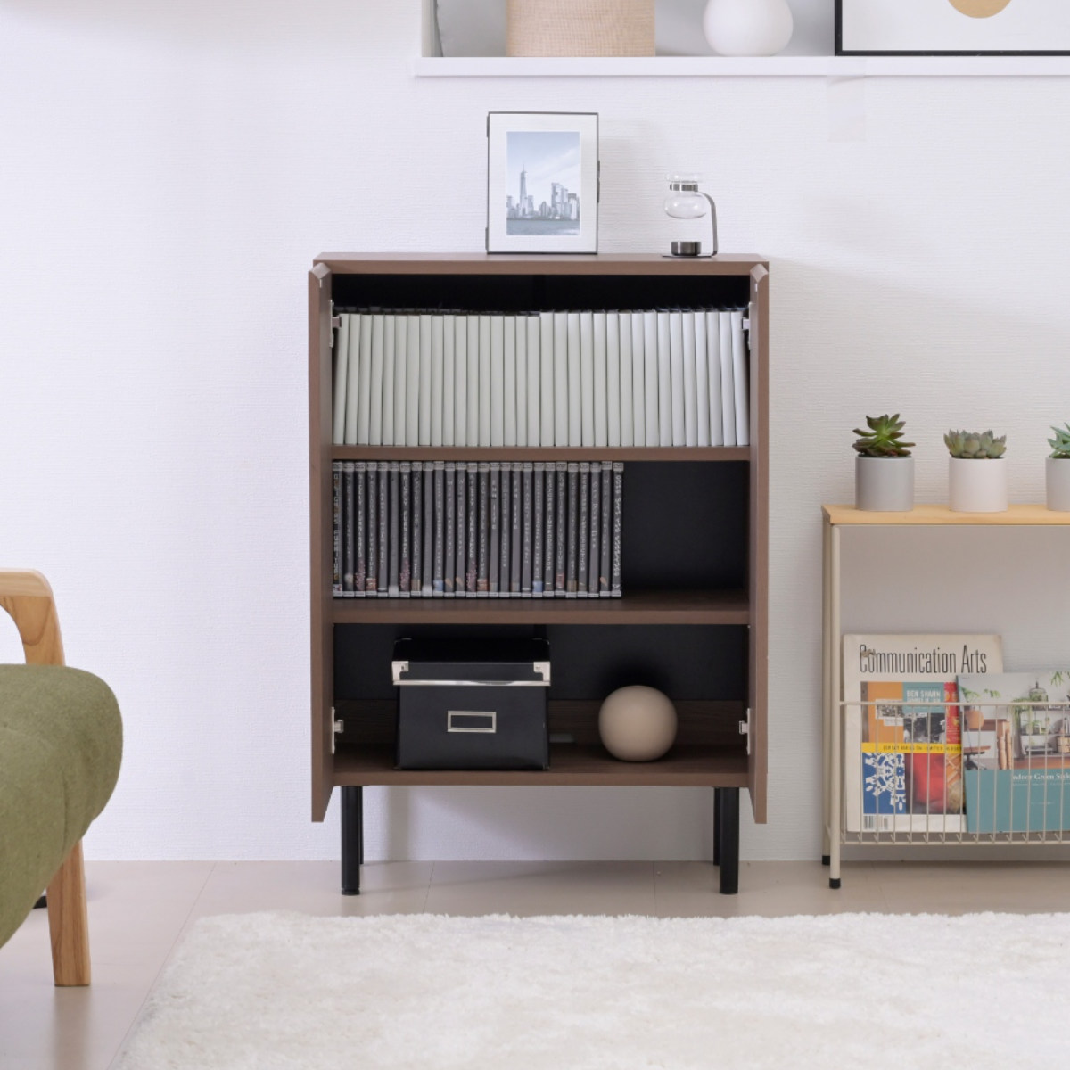 本棚 幅60cm キャビネット 扉付き 背面化粧 ( 棚 ラック 扉収納 可動棚 A4対応 コミック収納 リビング収納 家具 ディスプレイ 飾り棚 お掃除ロボット対応 )