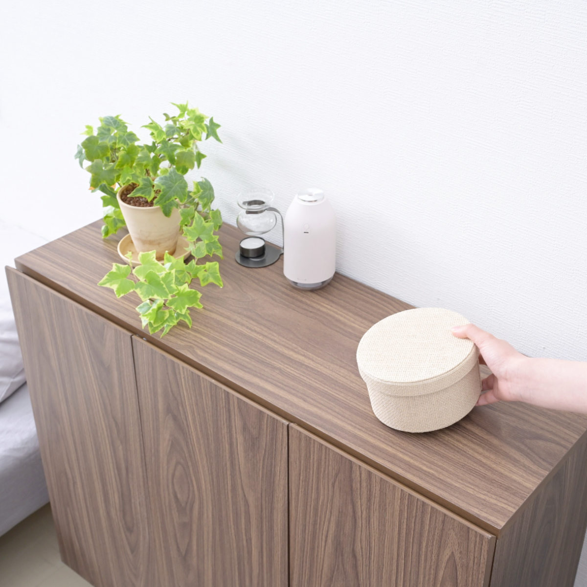 本棚 幅90cm キャビネット 扉付き 背面化粧 ( 棚 ラック 扉収納 可動棚 A4対応 コミック収納 リビング収納 家具 ディスプレイ 飾り棚 お掃除ロボット対応 )