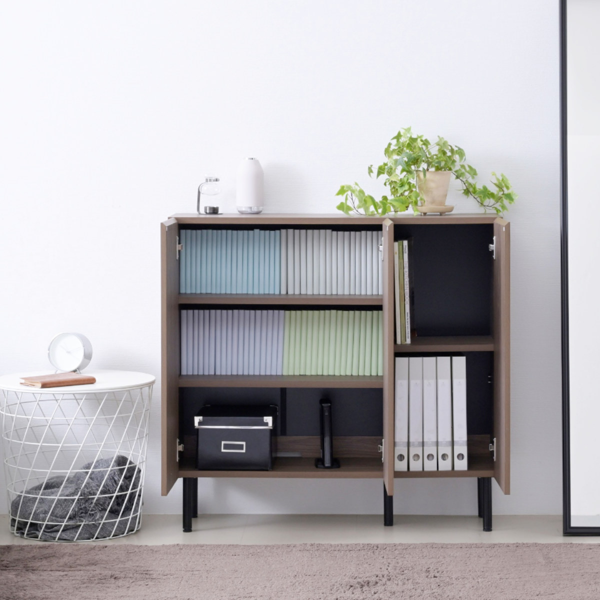 本棚 幅90cm キャビネット 扉付き 背面化粧 ( 棚 ラック 扉収納 可動棚 A4対応 コミック収納 リビング収納 家具 ディスプレイ 飾り棚 お掃除ロボット対応 )