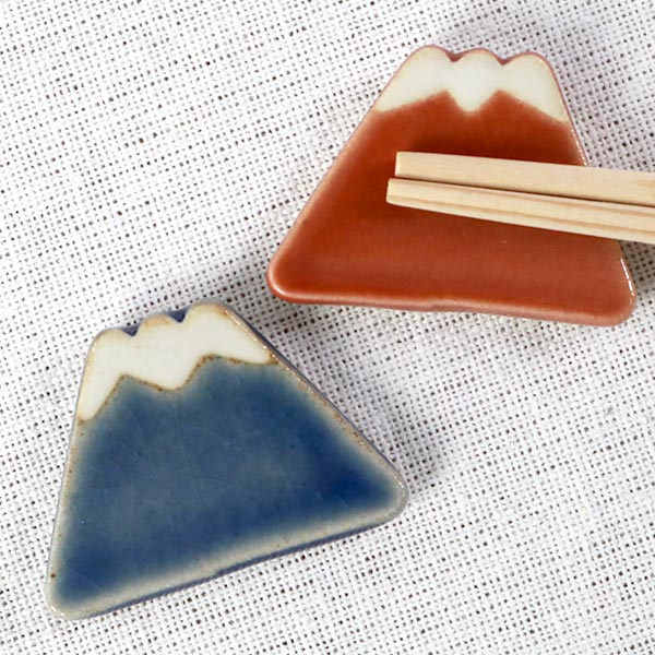 箸置き 4cm 富士山 平富士 陶器 日本製 同色5個セット ( 箸置 箸枕 カトラリーレスト 箸休め 箸台 はしおき 富士山型 平面 カトラリー 箸 フォーク スプーン ナイフ 置き レスト ) 【赤】 赤