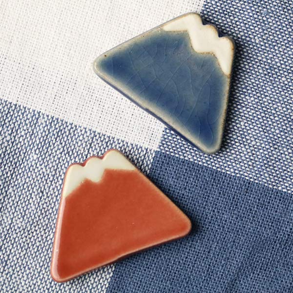 箸置き 4cm 富士山 平富士 陶器 日本製 同色5個セット ( 箸置 箸枕 カトラリーレスト 箸休め 箸台 はしおき 富士山型 平面 カトラリー 箸 フォーク スプーン ナイフ 置き レスト ) 【赤】 赤