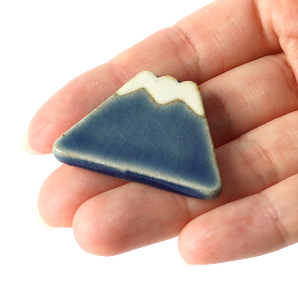 箸置き 4cm 富士山 平富士 陶器 日本製 同色5個セット ( 箸置 箸枕 カトラリーレスト 箸休め 箸台 はしおき 富士山型 平面 カトラリー 箸 フォーク スプーン ナイフ 置き レスト ) 【赤】 赤