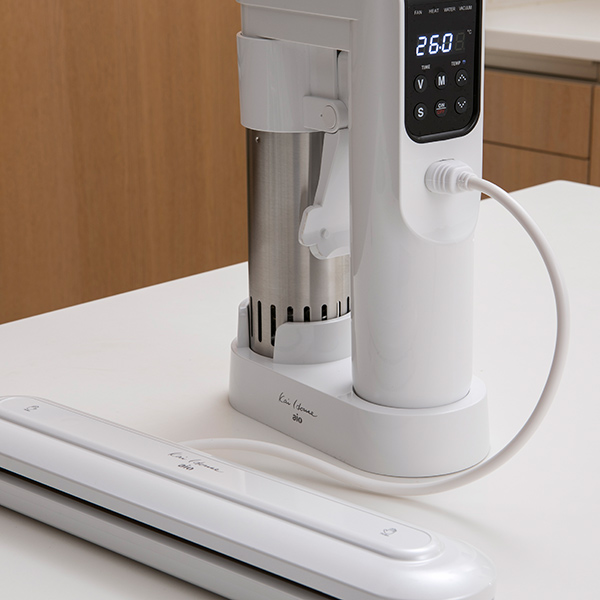 低温調理器 Kai House AIO sousvide 貝印 ( キッチン家電 低温調理機 調理家電 真空調理器 真空調理機 真空調理 真空 低温 調理 タイマー付き 料理家電 キッチン 家電 本格調理 レシピ付き )