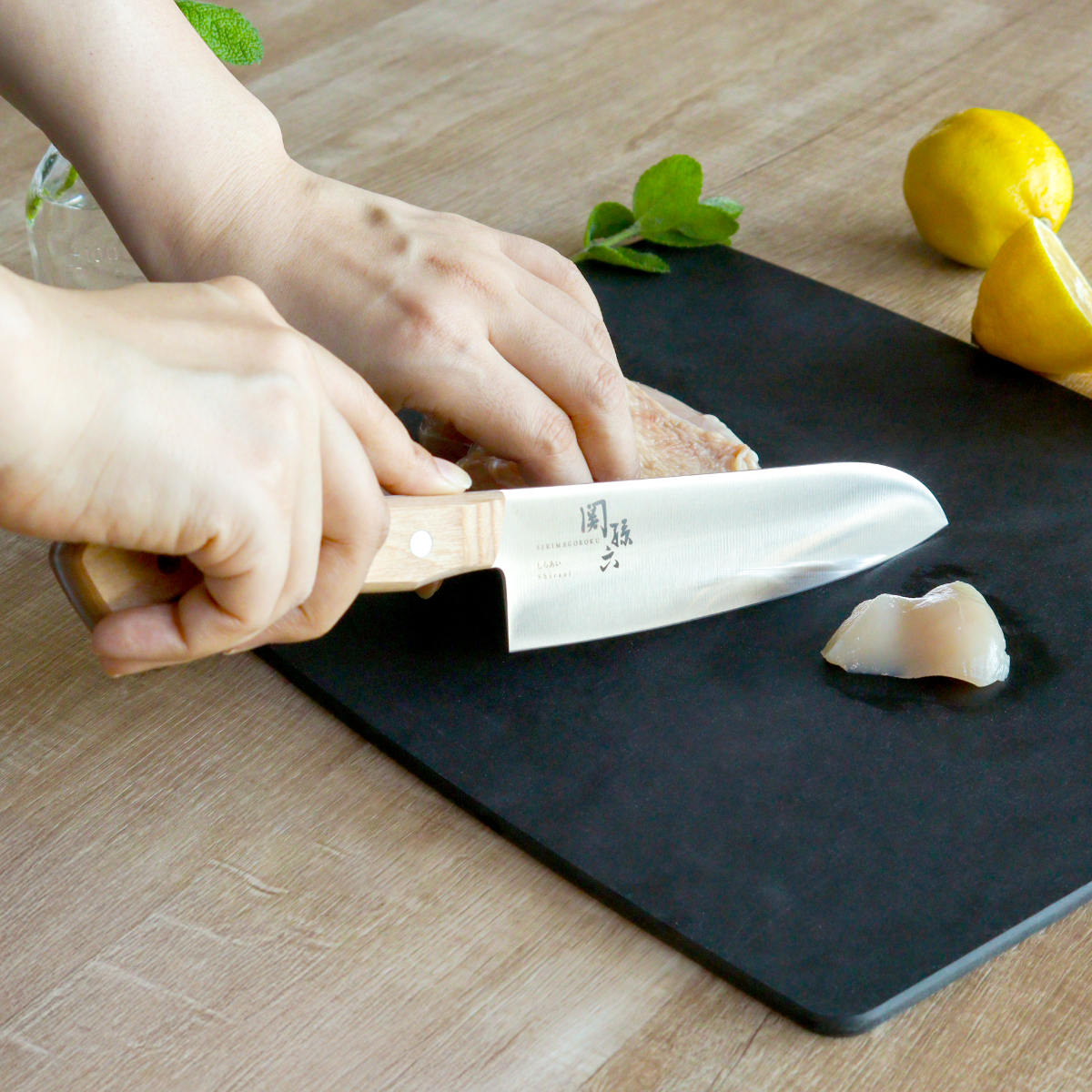 三徳包丁 16.5cm 関孫六 しらあい 日本製 貝印 ( 料理包丁 キッチンナイフ 文化包丁 白木ハンドル 16.5センチ 160mm 160ミリ 調理小物 調理道具 下ごしらえ用品 キッチングッズ キッチンツール 切れ味抜群 )