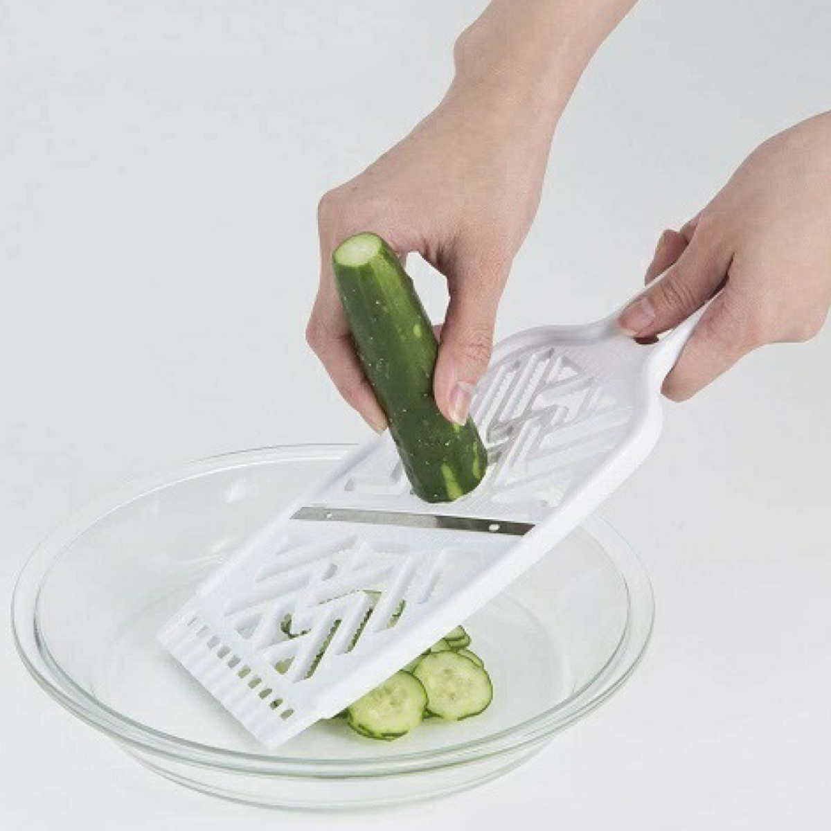 スライサー おろし器 貝印 カイハウス セレクト 受け皿付 日本製 ( おろし金 野菜スライサー 大根おろし器 飾り切り オロシ器 大根おろし 薬味 おろし キッチンツール 野菜調理器 1台3役 スライス 調理小道具 下ごしらえ用品 )