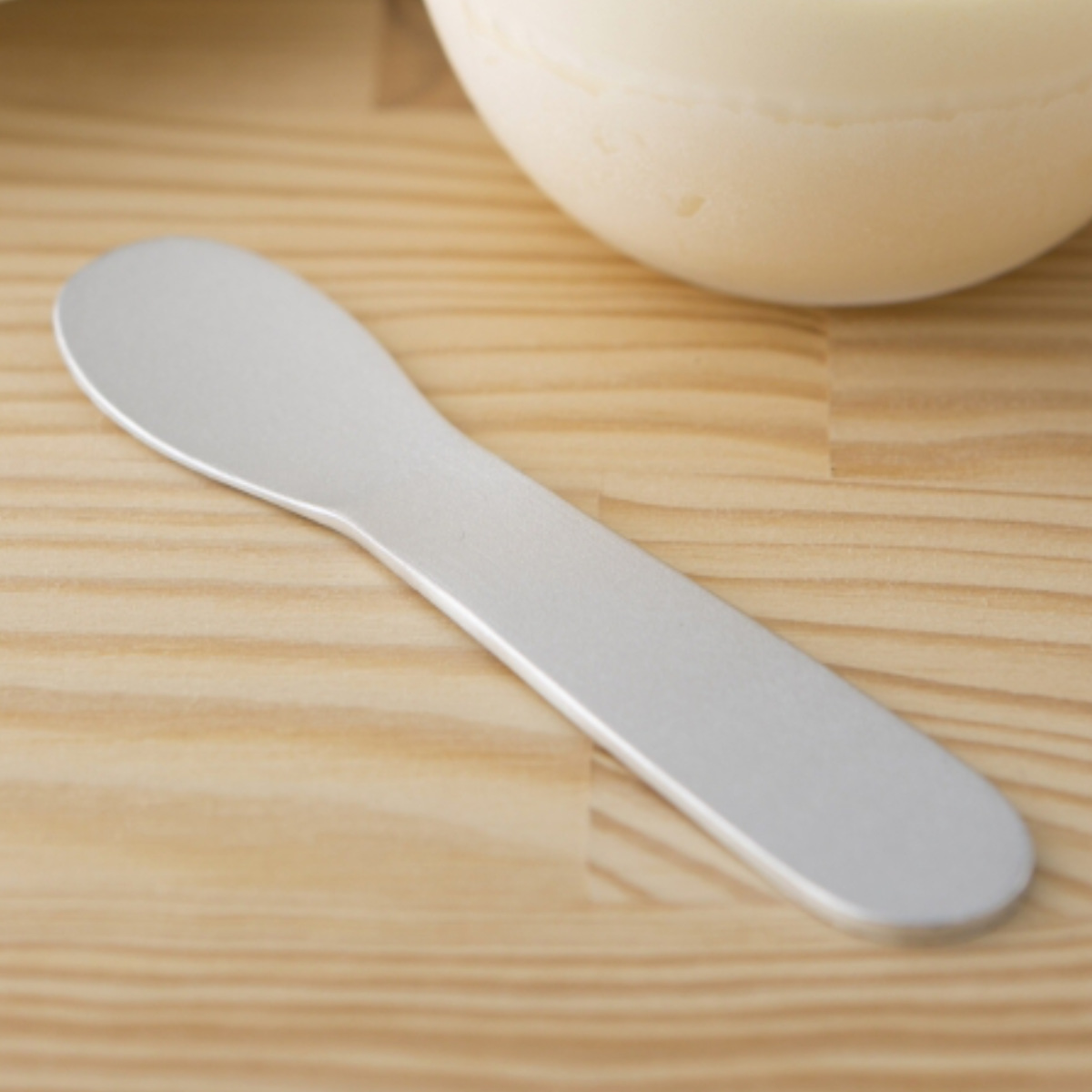 スプーン アイスクリームスプーン アルミ製 貝印 ( アルミニウム アイス 溶ける カトラリー おしゃれ アイスクリーム 熱伝導 食べやすい デザート シャーベット アイス用 ミニスプーン シンプル シルバー 銀 )