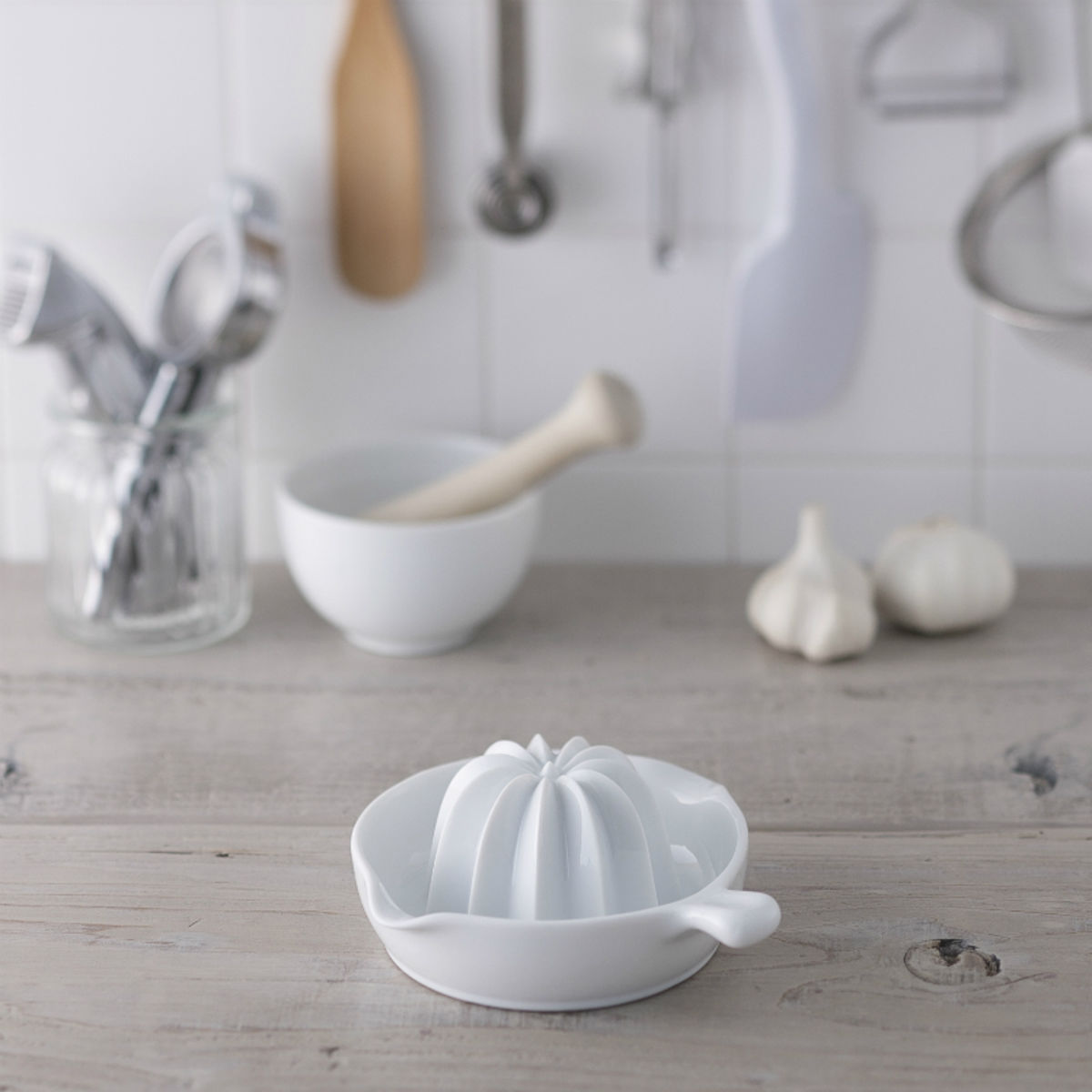 絞り器 グレープフルーツ絞り器 SELECT100 貝印 ( 絞り 搾り ジューサー スクイーザー 手動 果汁しぼり器 セラミック 食洗機対応 両口 受皿式 果物 ジュース 搾り器 磁器 フレッシュジュース サワー カクテル フルーツ 日本製 白 )