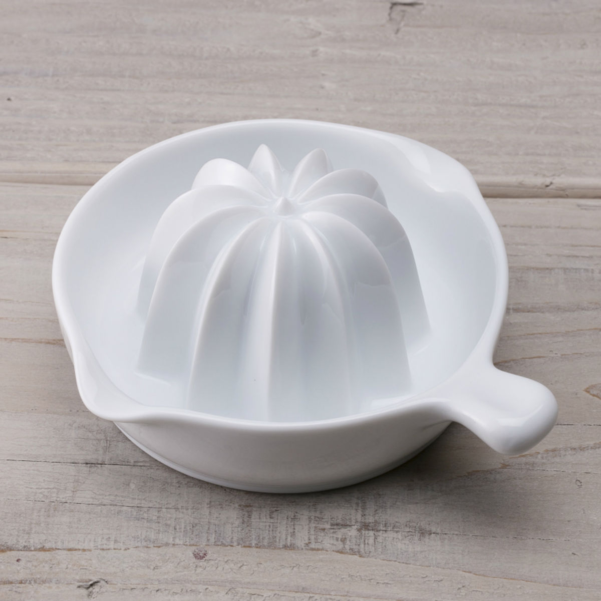 絞り器 グレープフルーツ絞り器 SELECT100 貝印 ( 絞り 搾り ジューサー スクイーザー 手動 果汁しぼり器 セラミック 食洗機対応 両口 受皿式 果物 ジュース 搾り器 磁器 フレッシュジュース サワー カクテル フルーツ 日本製 白 )