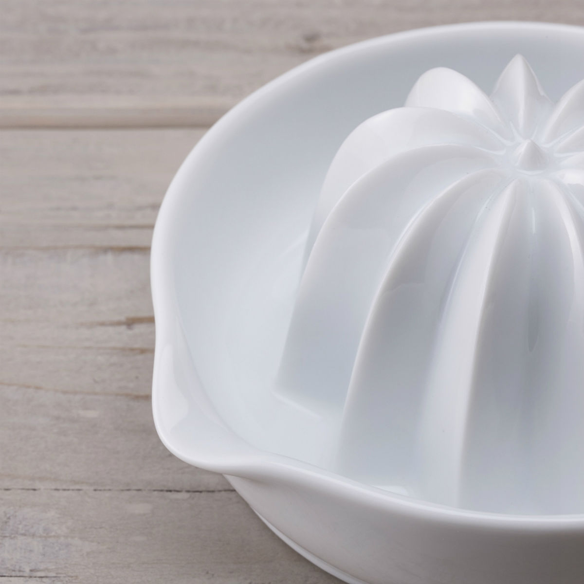 絞り器 グレープフルーツ絞り器 SELECT100 貝印 ( 絞り 搾り ジューサー スクイーザー 手動 果汁しぼり器 セラミック 食洗機対応 両口 受皿式 果物 ジュース 搾り器 磁器 フレッシュジュース サワー カクテル フルーツ 日本製 白 )