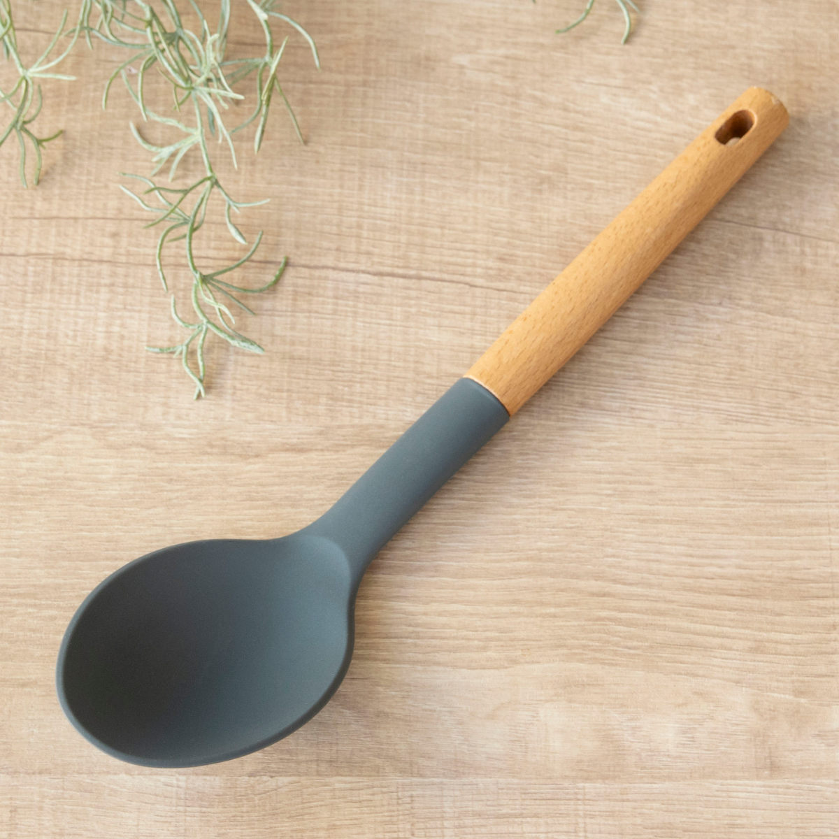 調理スプーン kiricon シリコン製 木柄 貝印 （ シリコーン キッチンツール お玉 レードル 木製ハンドル シリコンお玉 穴無しお玉 キッチン用品 キッチン ツール ）