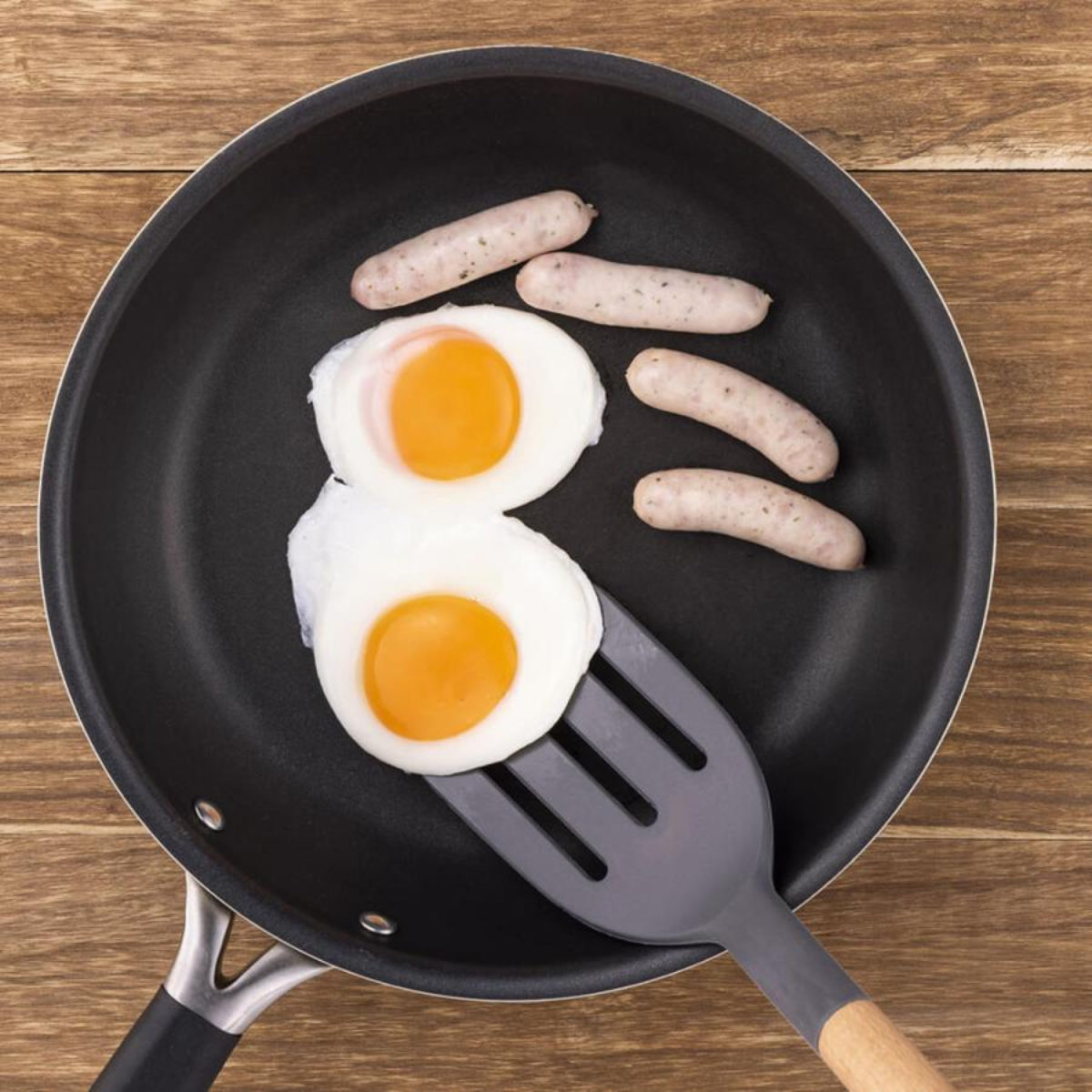 ターナー kiricon シリコン製 木柄 貝印 ( シリコーン キッチンツール フライ返し フライパン返し ヘラ へら ビーター 木製ハンドル 穴あきターナー キッチン 料理用 調理用 下ごしらえ 調理器具 )