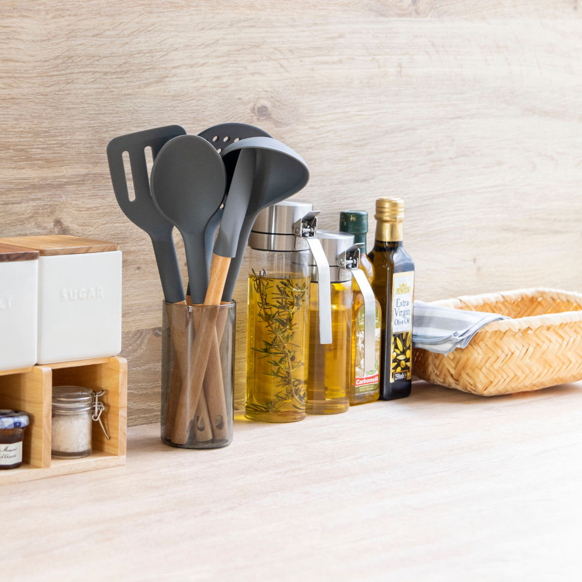 ターナー kiricon シリコン製 木柄 貝印 ( シリコーン キッチンツール フライ返し フライパン返し ヘラ へら ビーター 木製ハンドル 穴あきターナー キッチン 料理用 調理用 下ごしらえ 調理器具 )