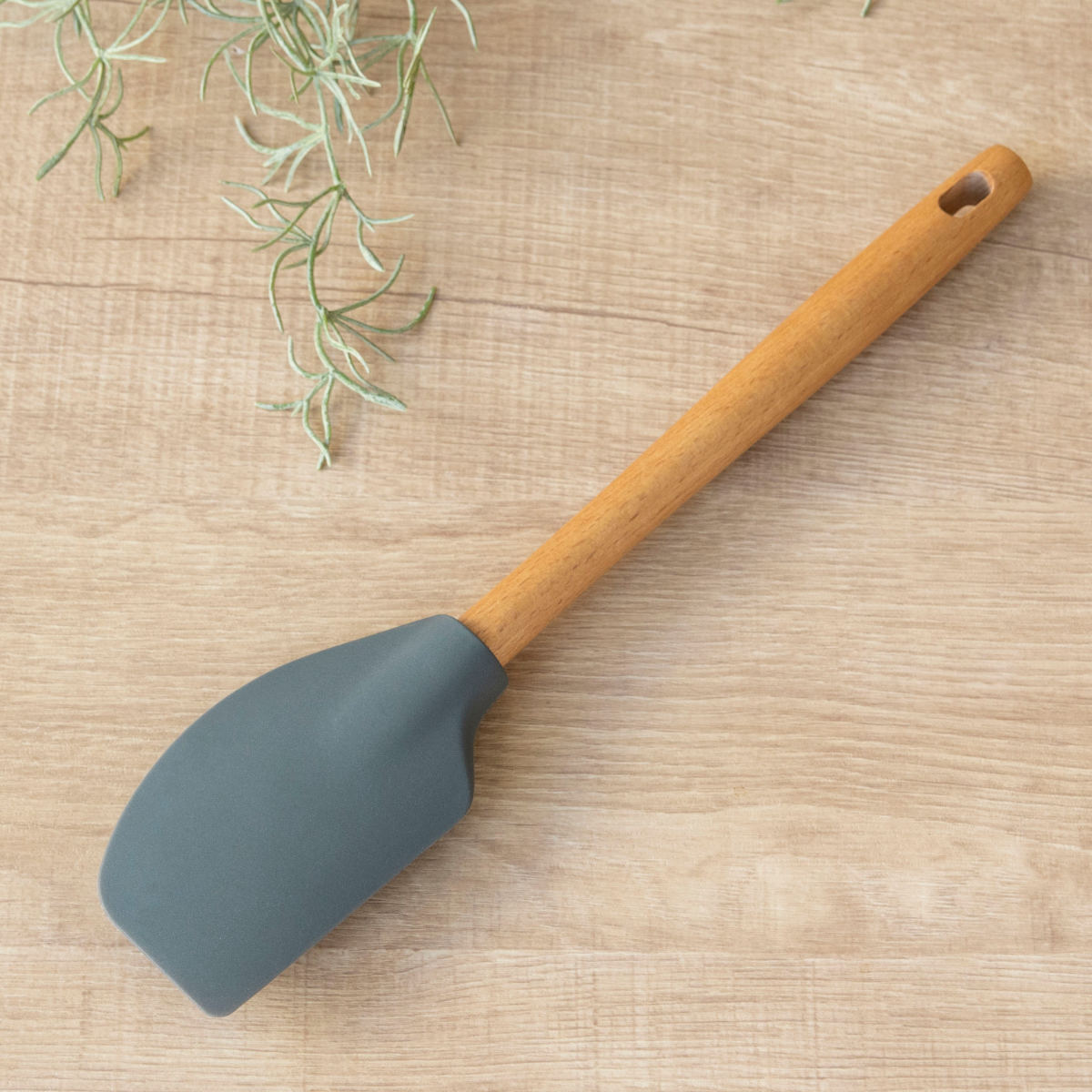 ヘラ kiricon シリコン製 木柄 貝印 スパチュラ （ シリコーン ゴムヘラ ソフトヘラ へら 木製ハンドル シリコン 下ごしらえ 製菓道具 お菓子作り キッチンツール キッチン用品 ）