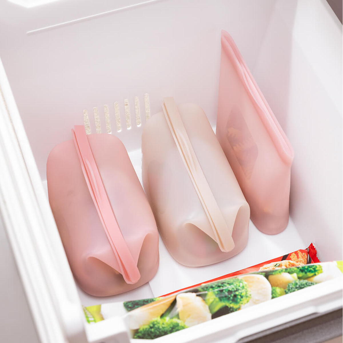 保存袋 1000ml シリコーン保存バッグ 自立型 しっかり口が開くマルチシリコーンバッグ 貝印 ( 電子レンジ対応 食洗機対応 シリコン 保存容器 シリコンバッグ 1L シリコーンバッグ シリコン容器 ジップバッグ フリーザーバッグ ) 【オールドラズベリー】 オールドラズベリー