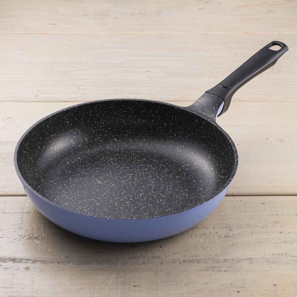 フライパン 26cm ラクカルフライパン フッ素加工 貝印 ( ガス火専用 炒め鍋 いため鍋 ふっ素加工 軽量 軽い 26センチ フッ素コーティング アルミ製 こびりつきにくい 焦げ付きにくい 調理用品 )