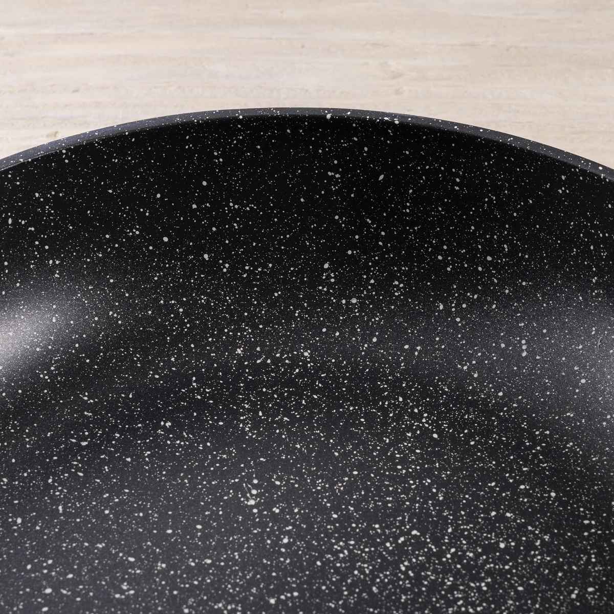 フライパン 28cm ラクカルフライパン フッ素加工 貝印 ( ガス火専用 炒め鍋 いため鍋 ふっ素加工 軽量 軽い 28センチ フッ素コーティング アルミ製 こびりつきにくい 焦げ付きにくい 調理用品 )