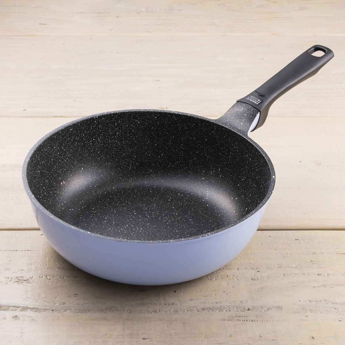 いため鍋 24cm ラクカルいため鍋 フッ素加工 貝印 ( ガス火専用 深型 炒め鍋 ふっ素加工 軽量 軽い 24センチ フッ素コーティング アルミ製 こびりつきにくい 焦げ付きにくい 調理用品 )