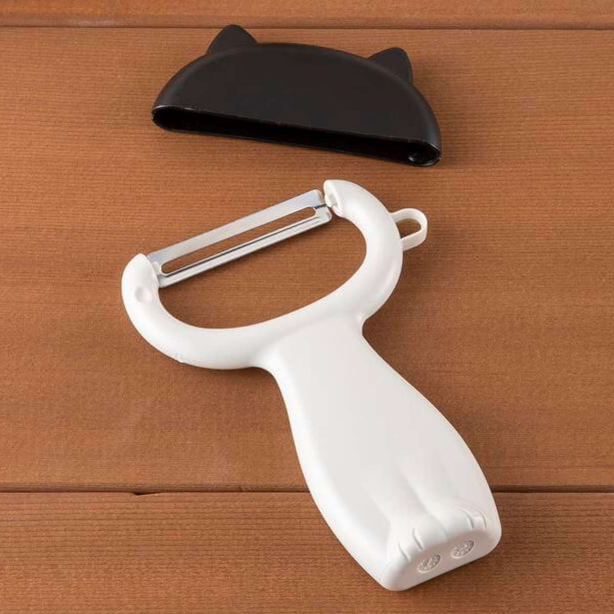 ピーラー Nyammy ねこのピーラー ぼうし型カバー付き 貝印 （ 皮剥き器 皮むき器 猫 刃カバー付き 芽取り付き 薬味おろし ステンレス刃 KAI ニャミー ねこ かわいい ）