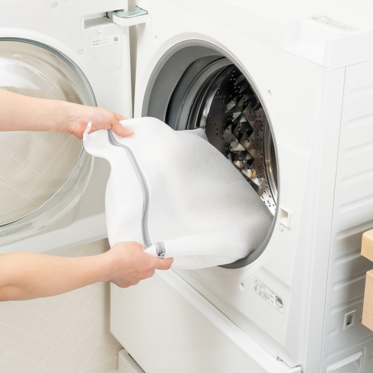 玄関マット 室内 マルチマット 45×60 ( 洗える 滑り止め かわいい コンパクト ふかふか 抗菌加工 幅60cm マット ラグ トイレ 寝室 ペット 洗濯機で洗える インテリア 洗面 チワワ 豆しば ハチワレ 猫 ) 【ミケ】 ミケ