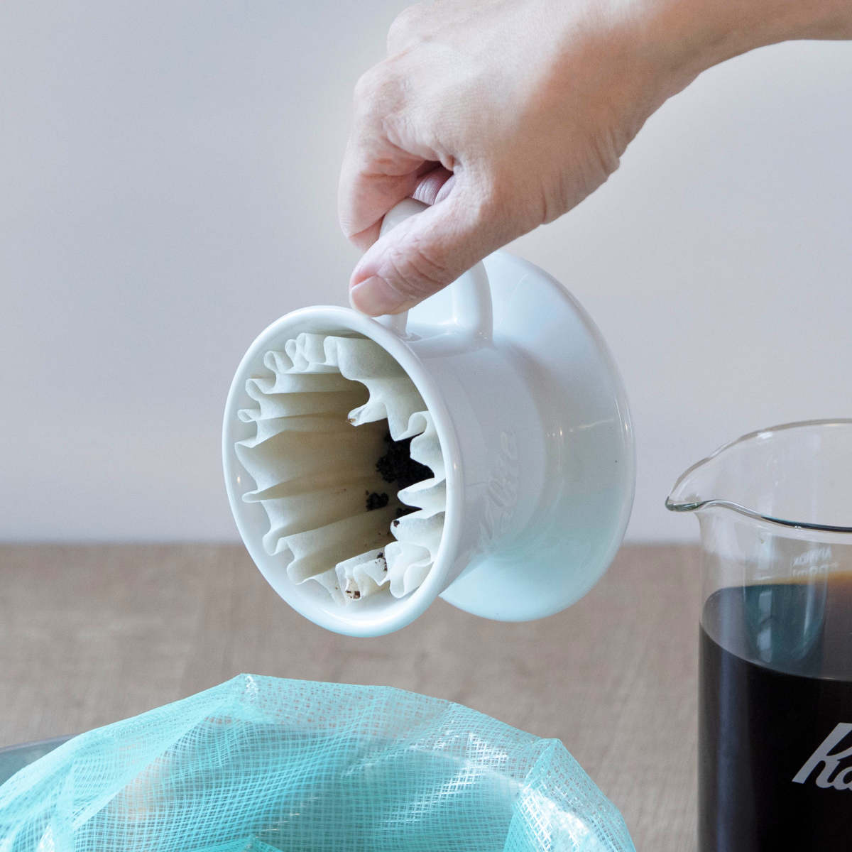 Kalita カリタ HA155 ドリッパー ウェーブ ( 1~2人用 磁器 波佐見焼 日本製 三つ穴構造 ドリップ コーヒー コーヒードリッパー おしゃれ シンプル 珈琲 用品 器具 コーヒーウェア ハンドドリップ 3つ穴 )