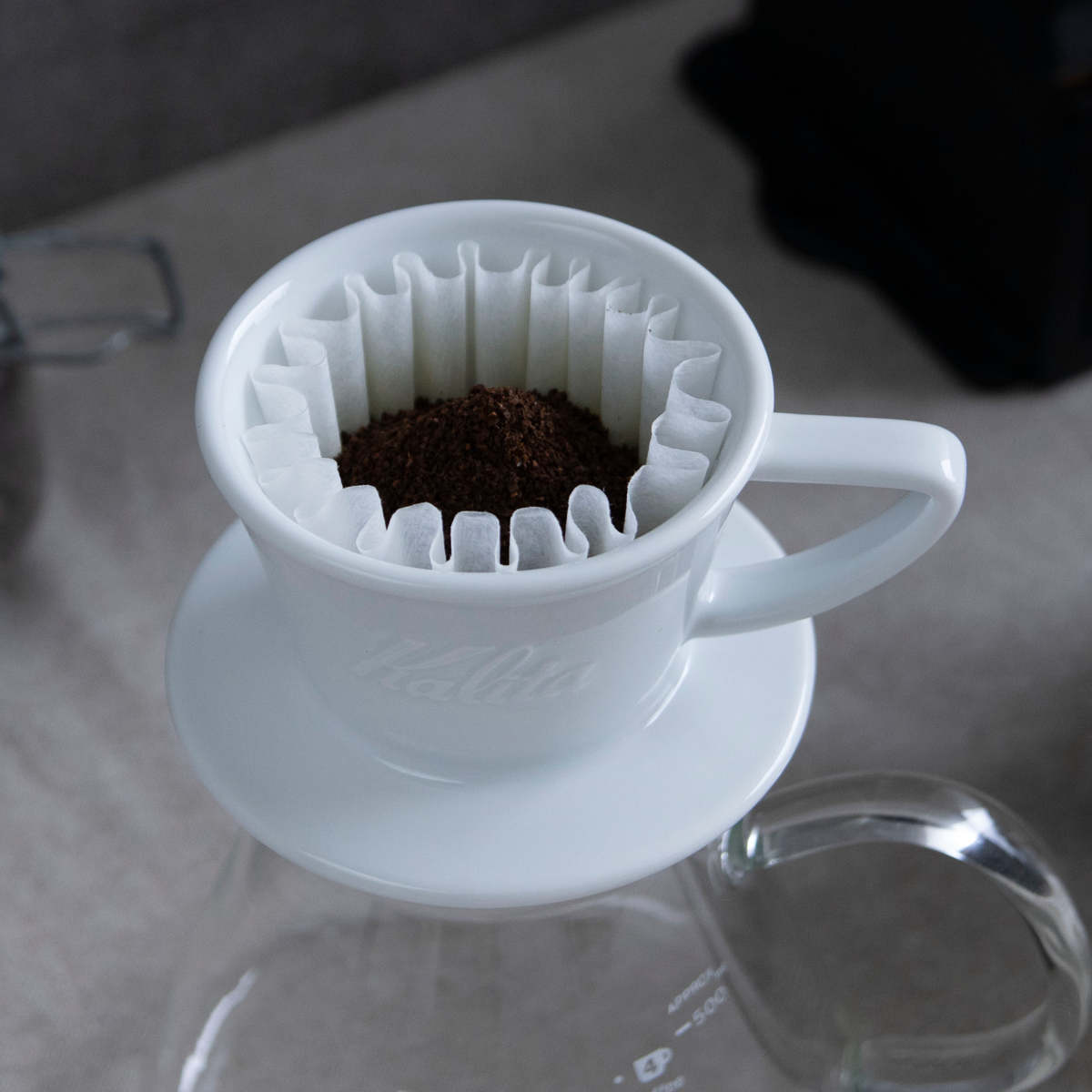 Kalita カリタ HA155 ドリッパー ウェーブ ( 1~2人用 磁器 波佐見焼 日本製 三つ穴構造 ドリップ コーヒー コーヒードリッパー おしゃれ シンプル 珈琲 用品 器具 コーヒーウェア ハンドドリップ 3つ穴 )