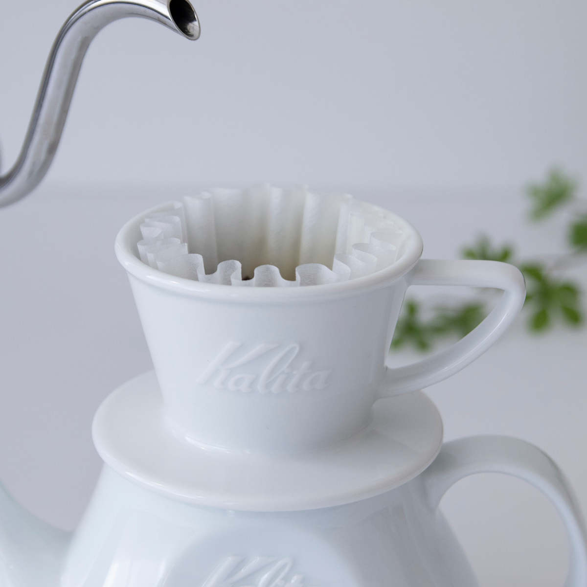 Kalita カリタ HA155 ドリッパー ウェーブ ( 1~2人用 磁器 波佐見焼 日本製 三つ穴構造 ドリップ コーヒー コーヒードリッパー おしゃれ シンプル 珈琲 用品 器具 コーヒーウェア ハンドドリップ 3つ穴 )