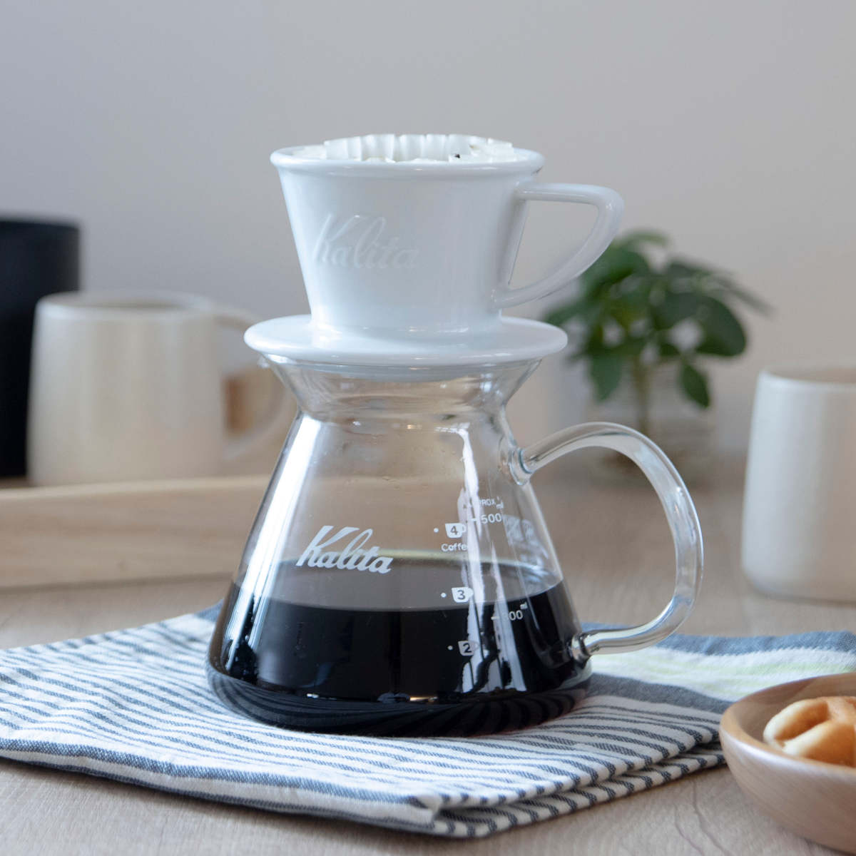 Kalita カリタ HA155 ドリッパー ウェーブ ( 1~2人用 磁器 波佐見焼 日本製 三つ穴構造 ドリップ コーヒー コーヒードリッパー おしゃれ シンプル 珈琲 用品 器具 コーヒーウェア ハンドドリップ 3つ穴 )