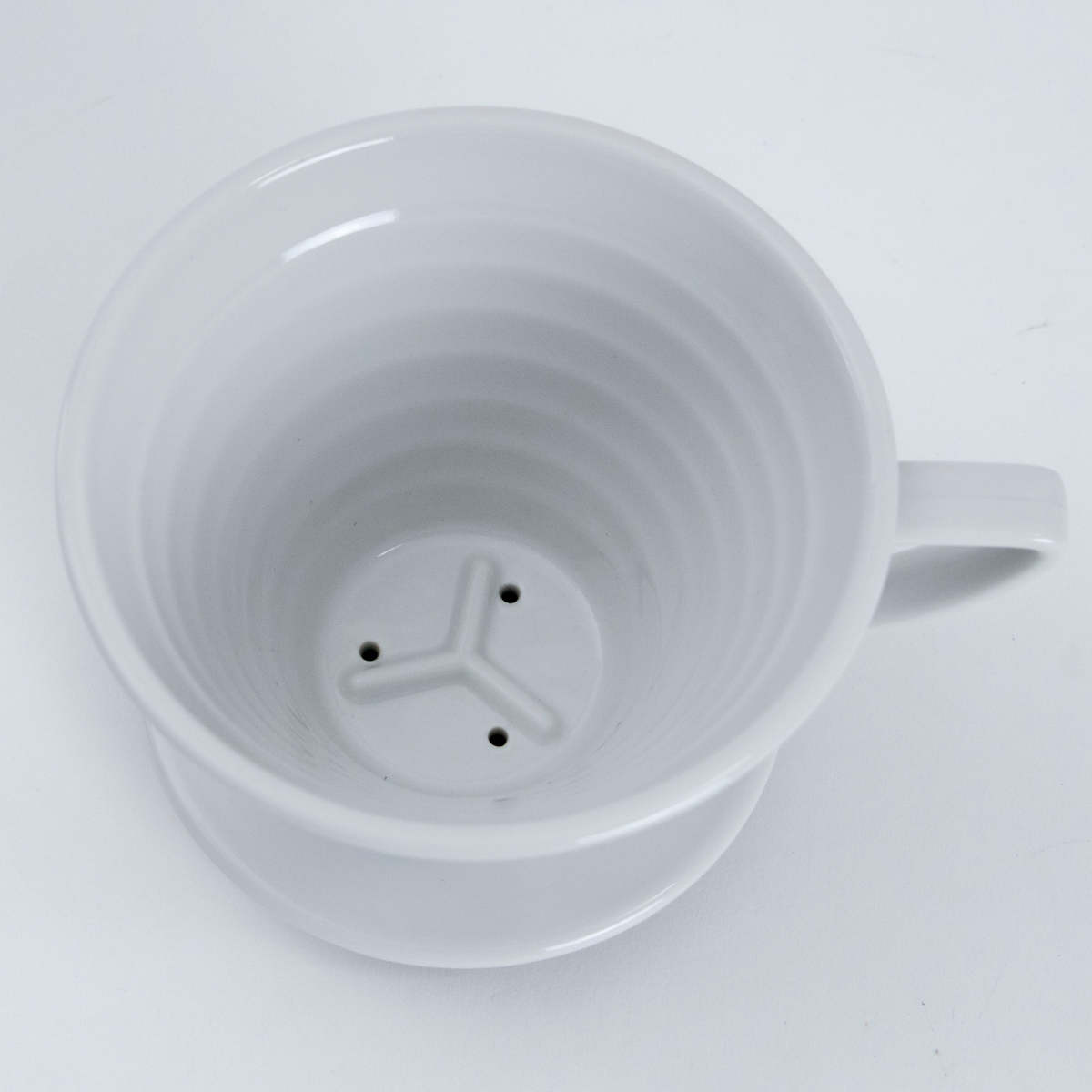 Kalita カリタ HA185 ドリッパー ウェーブ ( 2~4人用 磁器 波佐見焼 日本製 三つ穴構造 ドリップ コーヒー コーヒードリッパー おしゃれ シンプル 珈琲 用品 器具 コーヒーウェア ハンドドリップ 3つ穴 )