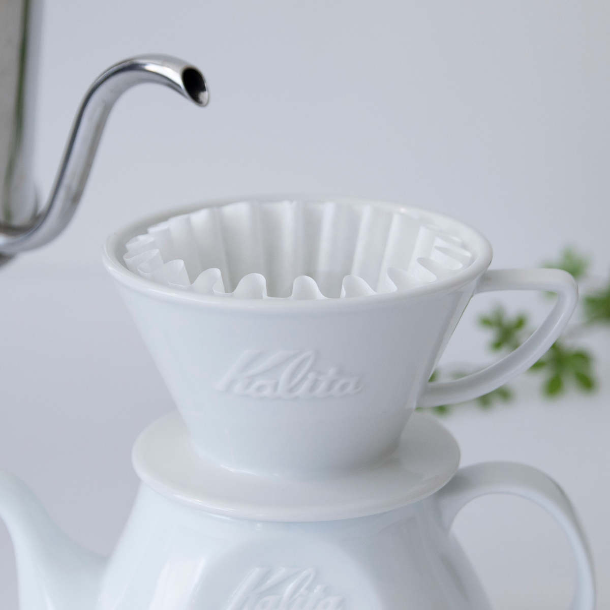 Kalita カリタ HA185 ドリッパー ウェーブ ( 2~4人用 磁器 波佐見焼 日本製 三つ穴構造 ドリップ コーヒー コーヒードリッパー おしゃれ シンプル 珈琲 用品 器具 コーヒーウェア ハンドドリップ 3つ穴 )