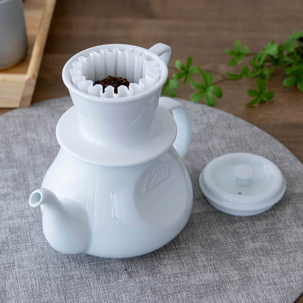 Kalita カリタ HA コーヒーポット 700ml ( 波佐見焼 日本製 磁器 ティーポット コーヒー ポット 1~4人用 おしゃれ シンプル 白 ホワイト 珈琲 紅茶 お茶 用品 器具 コーヒーウェア ハンドドリップ )