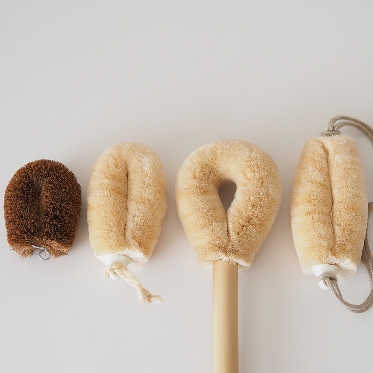 亀の子束子西尾商店 ボディたわし ひも付 サトオさん とてもやわらかい ( ボディブラシ ブラシ たわし 束子 ボディ 体 からだ サイザル麻 天然素材 体洗い 身体洗い ボディケア バスグッズ お風呂 入浴 )