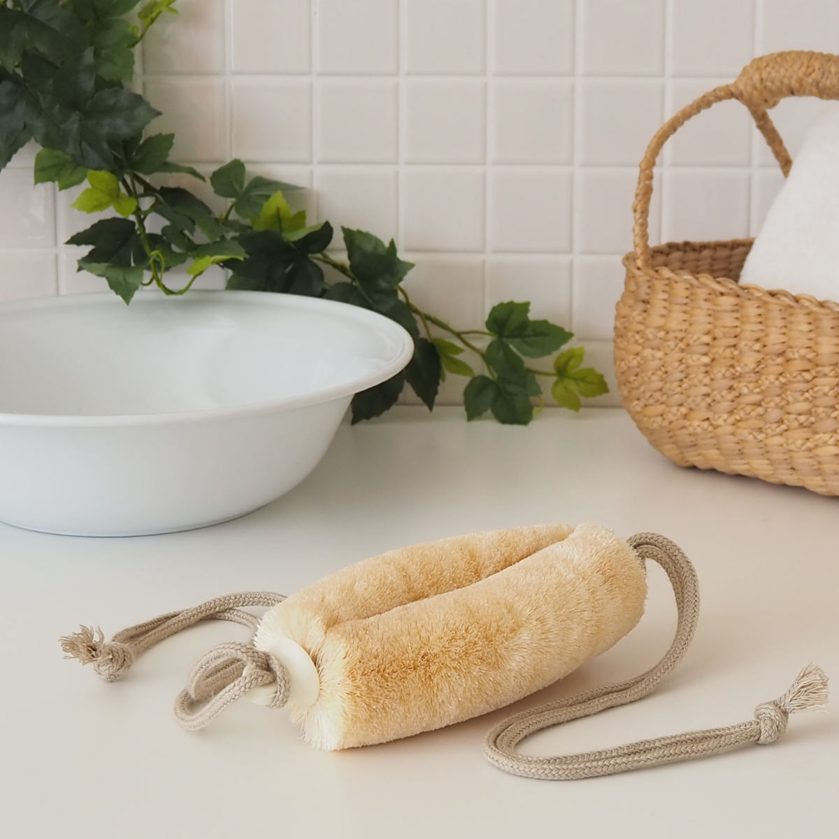 亀の子束子西尾商店 ボディたわし ひも付 サトオさん とてもやわらかい ( ボディブラシ ブラシ たわし 束子 ボディ 体 からだ サイザル麻 天然素材 体洗い 身体洗い ボディケア バスグッズ お風呂 入浴 )