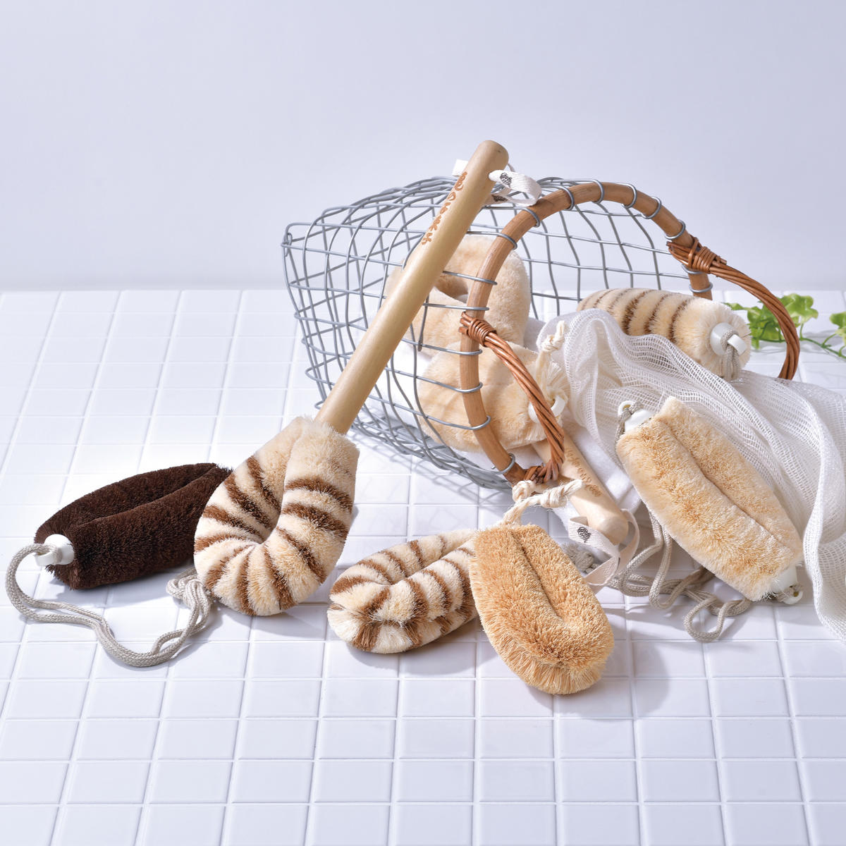 亀の子束子西尾商店 ボディたわし ひも付 サトオさん とてもやわらかい ( ボディブラシ ブラシ たわし 束子 ボディ 体 からだ サイザル麻 天然素材 体洗い 身体洗い ボディケア バスグッズ お風呂 入浴 )