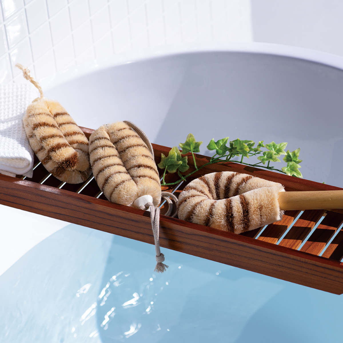 亀の子束子西尾商店 ボディたわし ひも付 タムラさん やわらかい ( ボディブラシ ブラシ たわし 束子 ボディ 体 からだ サイザル麻 パーム 天然素材 体洗い 身体洗い ボディケア バスグッズ お風呂 入浴 )