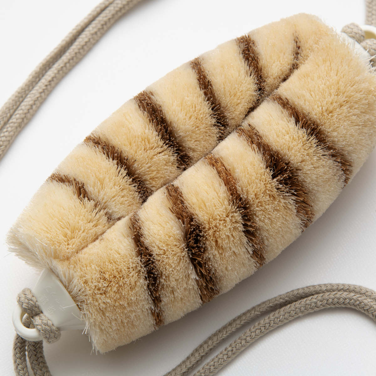 亀の子束子西尾商店 ボディたわし ひも付 タムラさん やわらかい ( ボディブラシ ブラシ たわし 束子 ボディ 体 からだ サイザル麻 パーム 天然素材 体洗い 身体洗い ボディケア バスグッズ お風呂 入浴 )