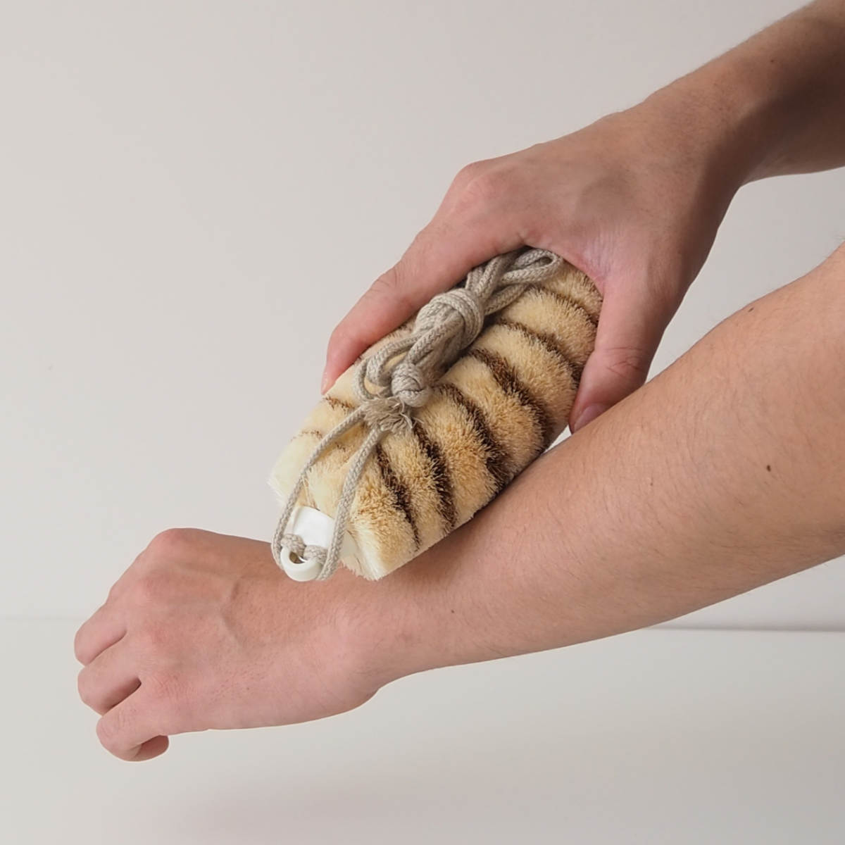 亀の子束子西尾商店 ボディたわし ひも付 タムラさん やわらかい ( ボディブラシ ブラシ たわし 束子 ボディ 体 からだ サイザル麻 パーム 天然素材 体洗い 身体洗い ボディケア バスグッズ お風呂 入浴 )