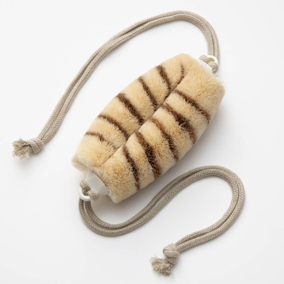 亀の子束子西尾商店 ボディたわし ひも付 タムラさん やわらかい ( ボディブラシ ブラシ たわし 束子 ボディ 体 からだ サイザル麻 パーム 天然素材 体洗い 身体洗い ボディケア バスグッズ お風呂 入浴 )