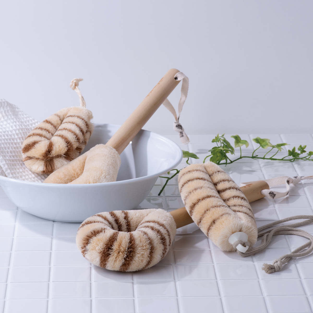 亀の子束子西尾商店 ボディたわし 柄付 タムラさん やわらかい ( ボディブラシ ブラシ たわし 束子 ボディ 体 からだ サイザル麻 パーム 天然素材 体洗い 身体洗い ボディケア バスグッズ お風呂 入浴 )