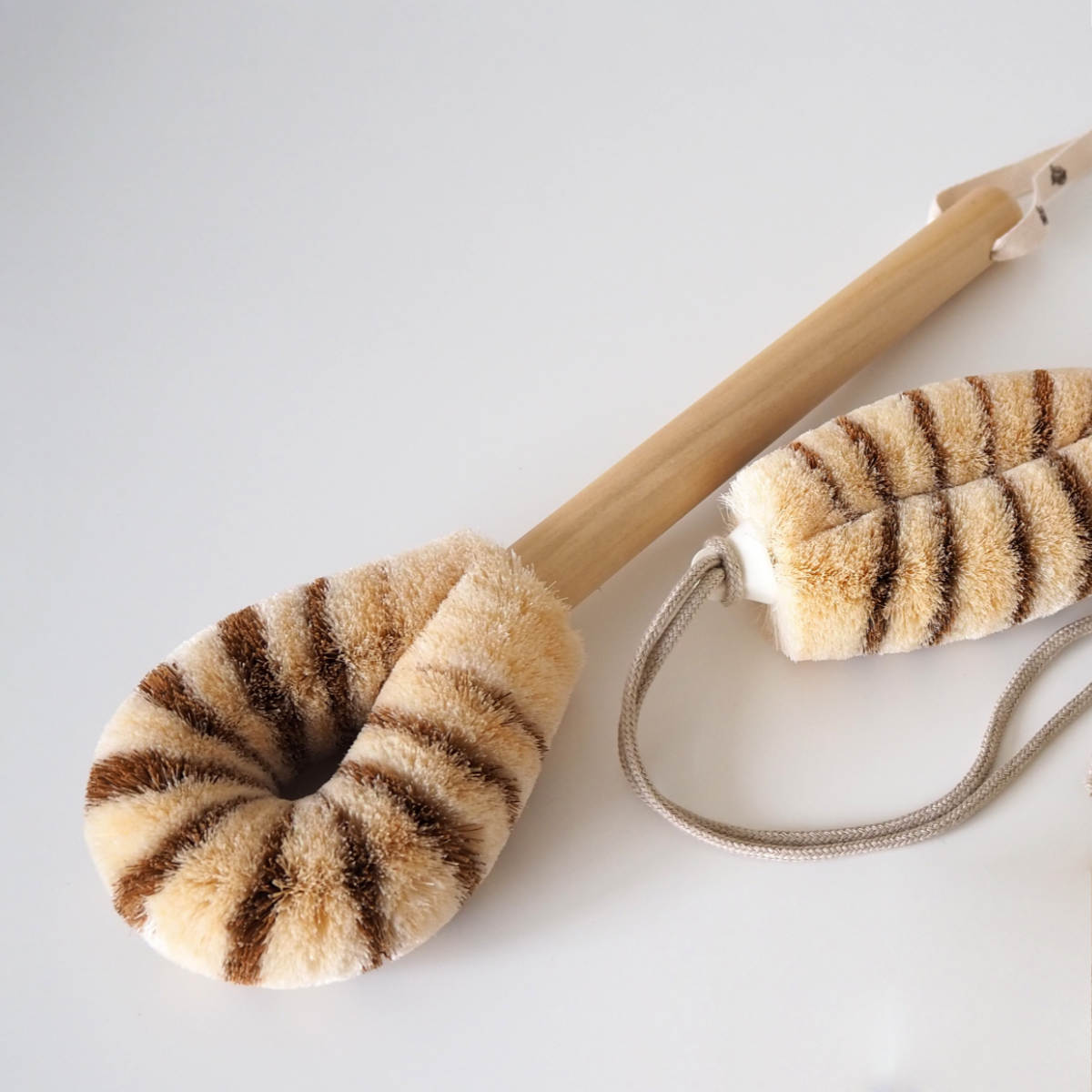 亀の子束子西尾商店 ボディたわし 柄付 タムラさん やわらかい ( ボディブラシ ブラシ たわし 束子 ボディ 体 からだ サイザル麻 パーム 天然素材 体洗い 身体洗い ボディケア バスグッズ お風呂 入浴 )