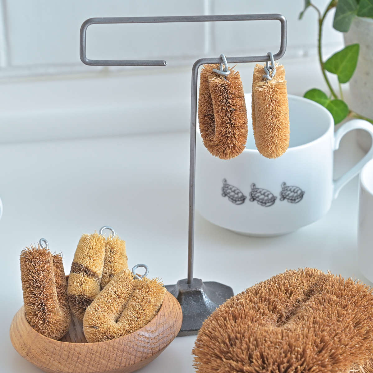 たわし 亀の子束子 亀の子たわし CoCo ( タワシ 束子 亀の子タワシ 小さい ミニ ざる洗い まな板洗い コゲ落とし 天然素材 フライパン 鍋 調理器具を洗う 食器洗い 皿洗い 野菜洗い 洗う 泥落とし 持ち歩き キッチン用品 ) 【シマシマ】 シマシマ