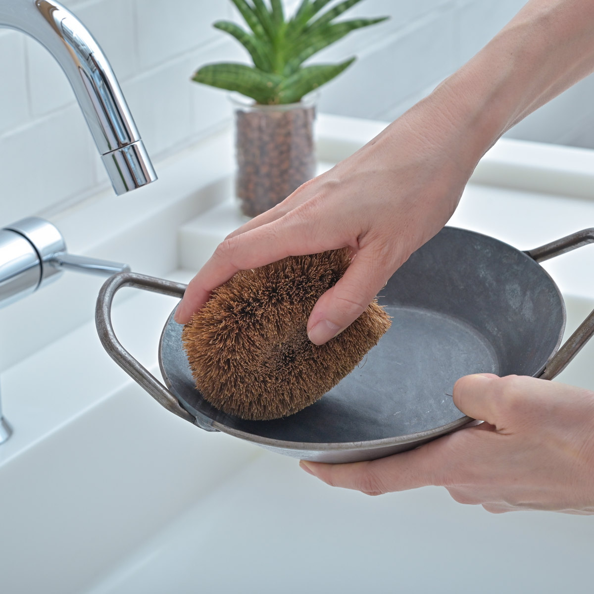 たわし 亀の子束子 3号 中 10個セット ( タワシ 束子 亀の子タワシ ざる洗い まな板洗い コゲ落とし 天然素材 フライパン 鍋 調理器具を洗う 食器洗い 皿洗い 野菜洗い 洗う 泥落とし キッチン用品 )