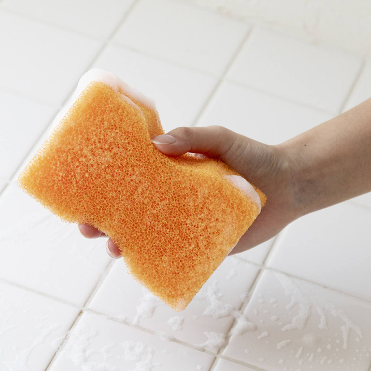 亀の子束子西尾商店 バススポンジ 大判 Do バス洗い 亀の子スポンジ ( 亀の子タワシ 浴室掃除 スポンジ ポリウレタン 水切れがいい 銀イオン 抗菌 大きめ 高品質 プレゼント 掃除用品 掃除グッズ ) 【オレンジ】 オレンジ