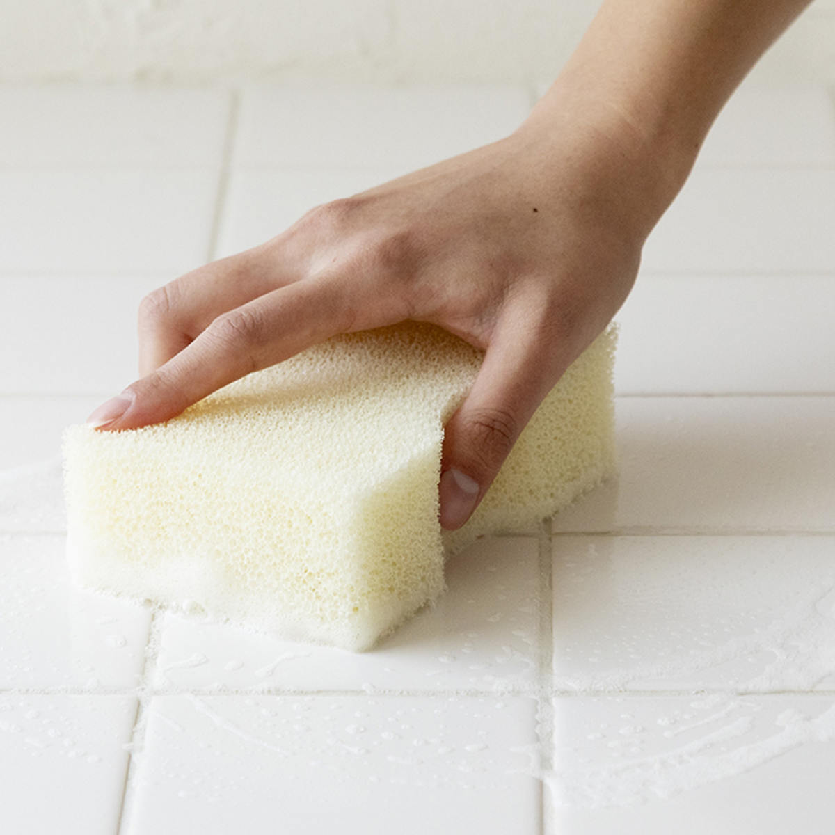 亀の子束子西尾商店 バススポンジ 大判 Do バス洗い 亀の子スポンジ ( 亀の子タワシ 浴室掃除 スポンジ ポリウレタン 水切れがいい 銀イオン 抗菌 大きめ 高品質 プレゼント 掃除用品 掃除グッズ ) 【オレンジ】 オレンジ